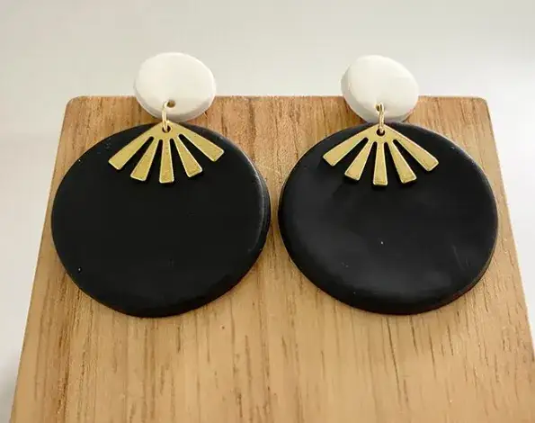 Jak zrobić kolczyki z gliny polimerowej - proste kroki i pomysły