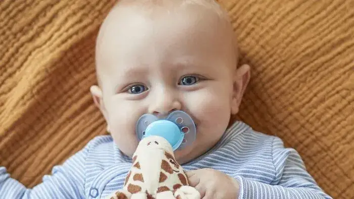 Smoczek tak czy nie - czy warto wprowadzać go noworodkowi?