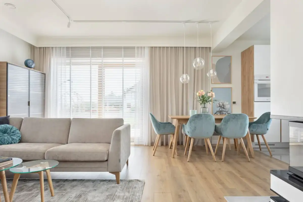 Co postawić na okno w salonie? Inspiracje, które zachwycą każdego!