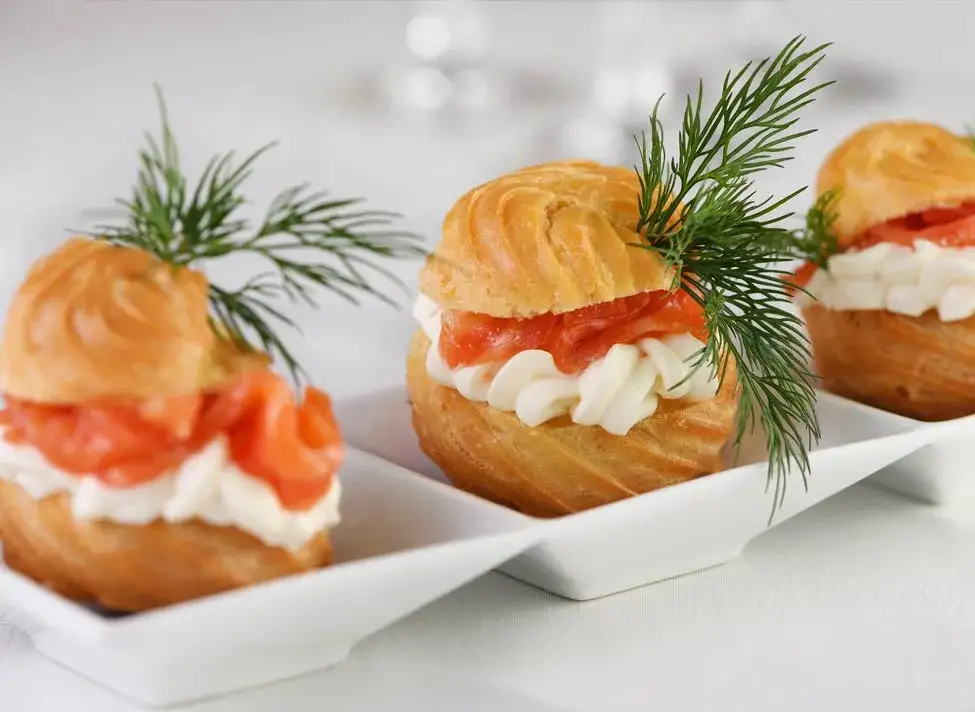 Szwedzki stół skąd nazwa – odkryj fascynującą historię i tradycje