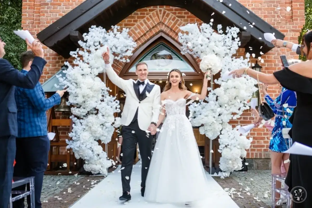 Najlepsze pieśni na ślub kościelny, które wzruszą Waszych gości