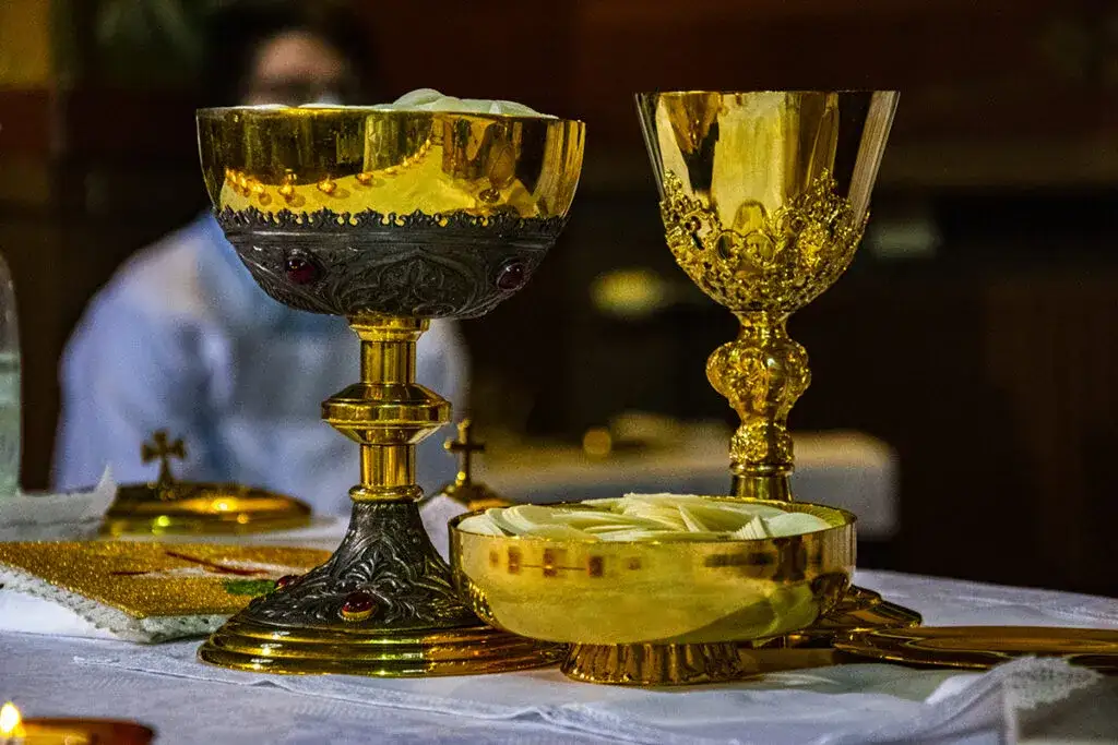 Msza sobotnia jako niedzielna: od której godziny można uczestniczyć?