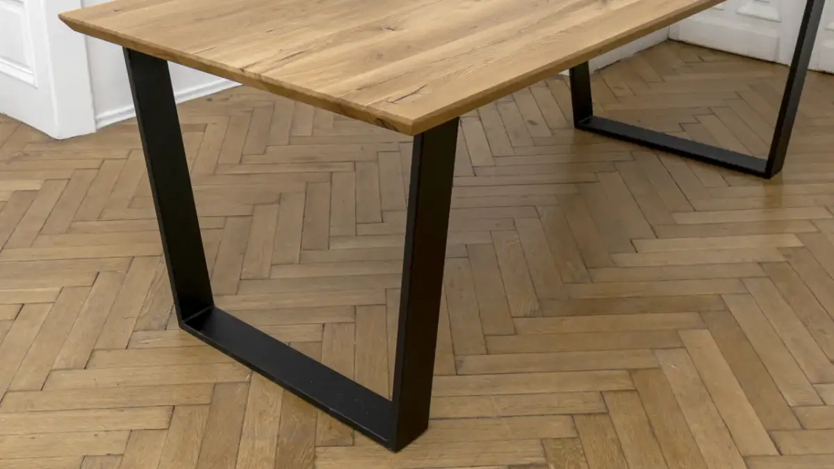 Jak zrobić stół ogrodowy z metalowymi nogami - proste kroki i porady