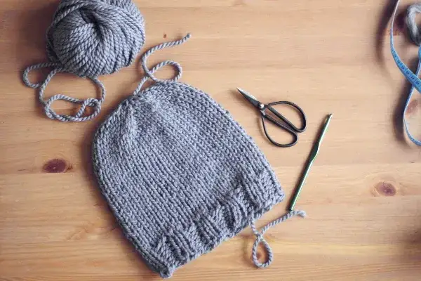 Jak zrobić czapkę pandę: 8 prostych kroków + wzór i porady