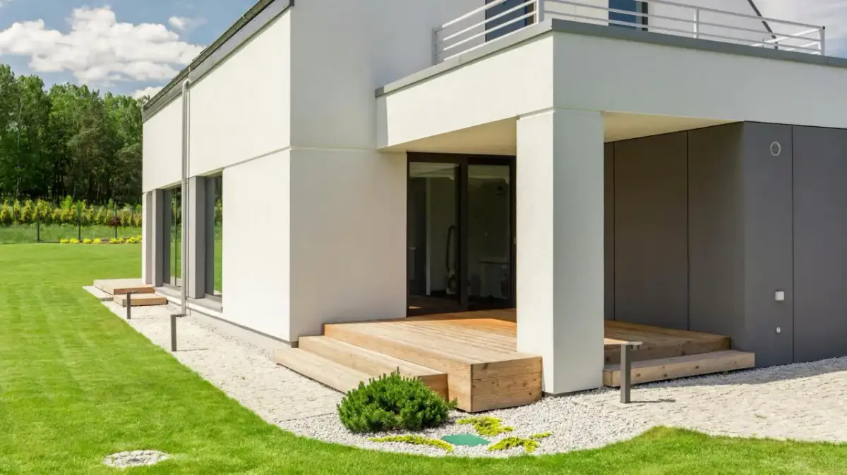 Jaki tynk wybrać na elewację domu, aby uniknąć kosztownych błędów?