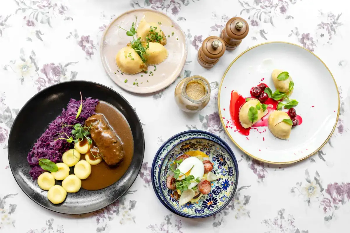 Kuchnia regionalna Katowice: najlepsze miejsca na tradycyjne dania