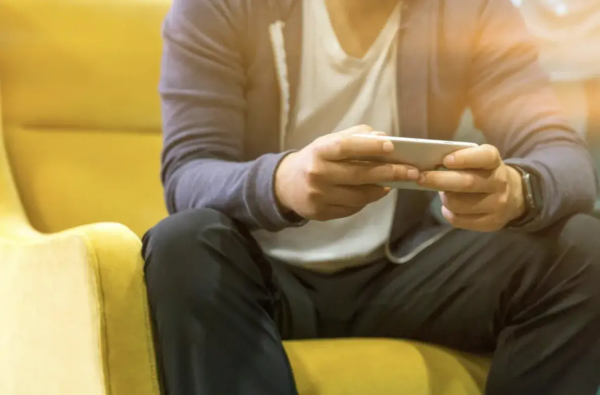 Aplikacje rozrywkowe i gra mobilna: jak wybrać bezpieczną i wygodną apkę w Polsce