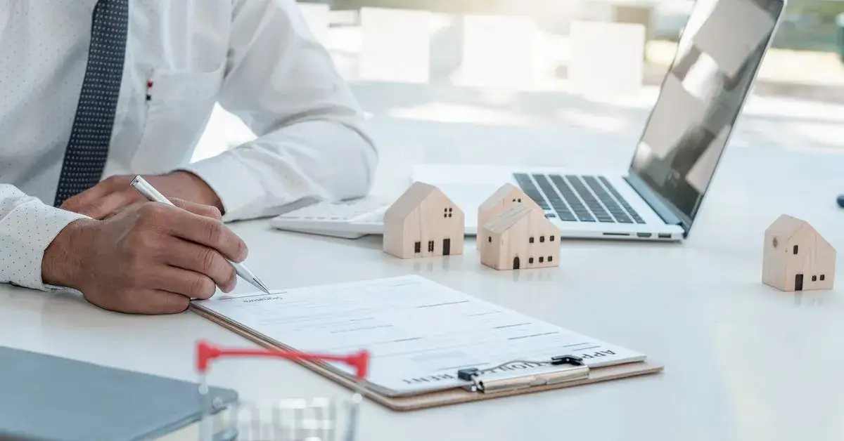 Jak uniknąć wysokich kosztów podatku od gruntu na którym stoi budynek