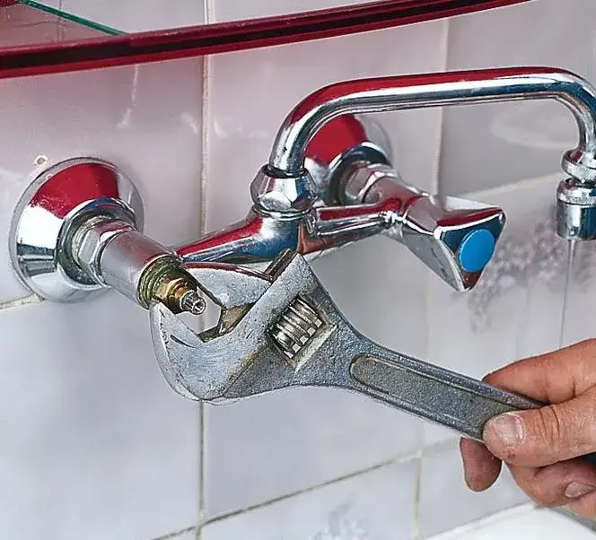 Jak samodzielnie wymienić uszczelki w kranie kuchennym: naprawa bez hydraulika