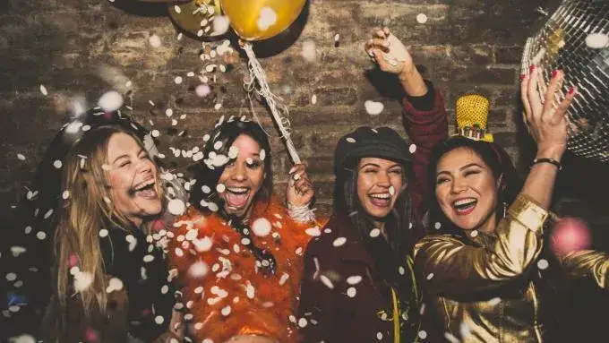 Jak napisać zaproszenie na 18 – pomysły, które zachwycą gości