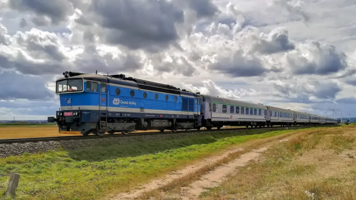 Jak dojechać na Hel z Warszawy? Sprawdzone opcje transportu i ceny biletów