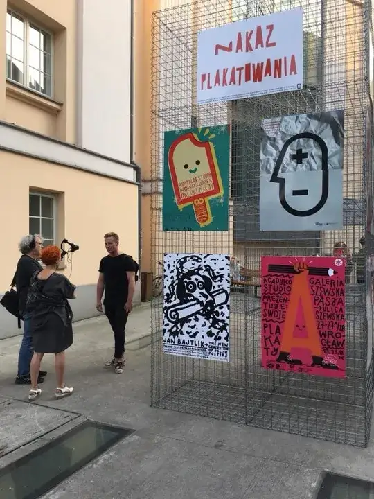 Ile kosztuje wydrukowanie plakatu w drukarni? Sprawdź ceny i porady