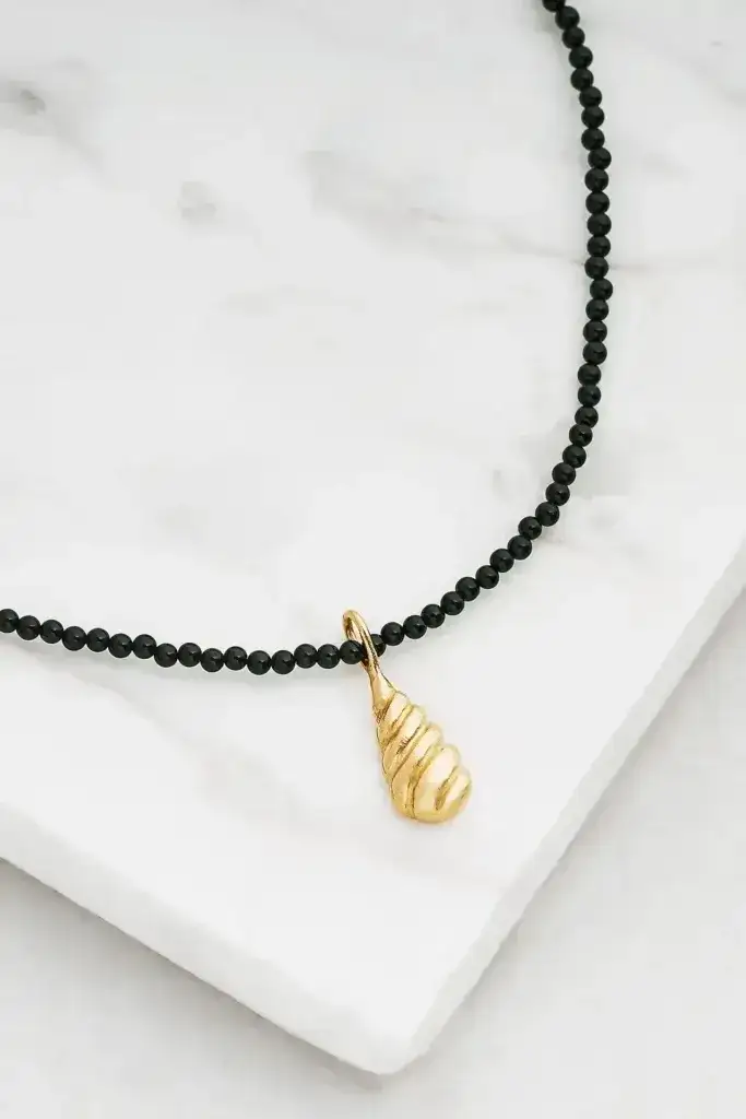 Profesjonalne zdjęcia biżuterii: Proste triki, które zachwycą każdego