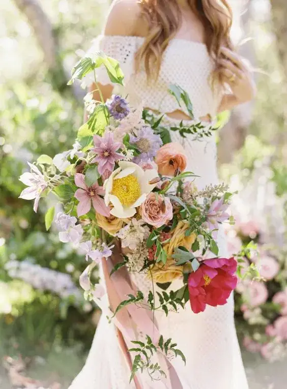 Jak dobrać bukiet do sukni ślubnej, aby uniknąć modowych wpadek