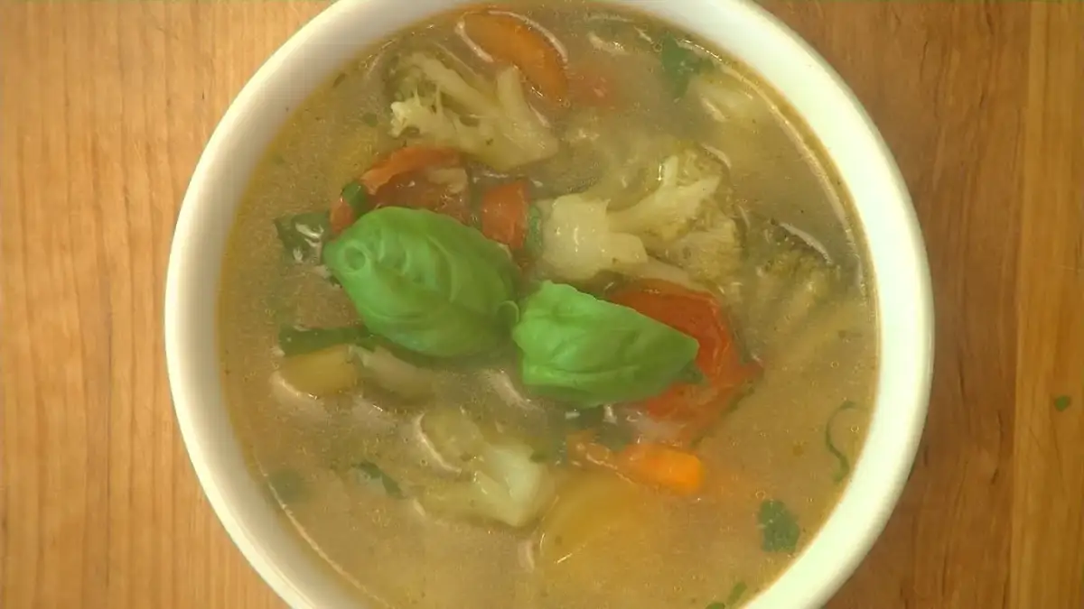 Jak ugotować pyszną zupę warzywną – prosty przepis i porady dla każdego