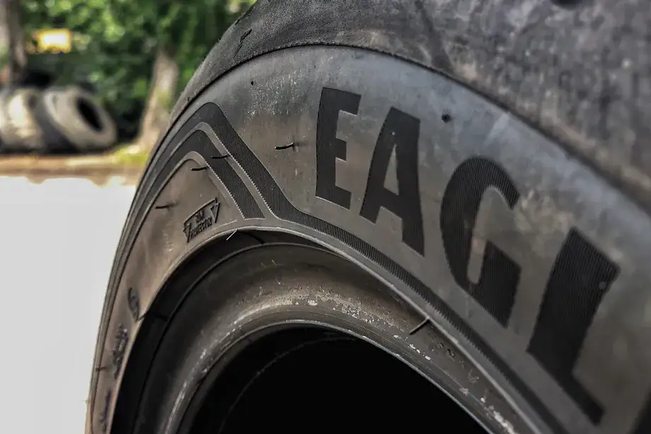 Co to jest rant ochronny w oponie i jak chroni Twoje felgi