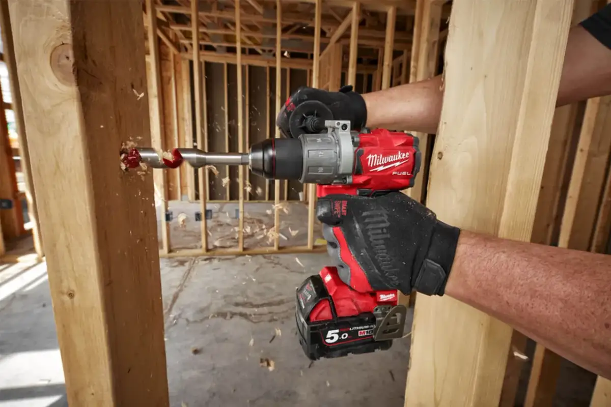 Wiertarko wkrętarka z udarem czy bez - co wybrać dla lepszych efektów?