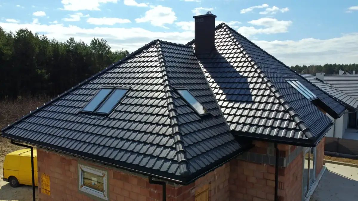 Dachówka Bogen czy Roben - porównanie cech i trwałości dachówek