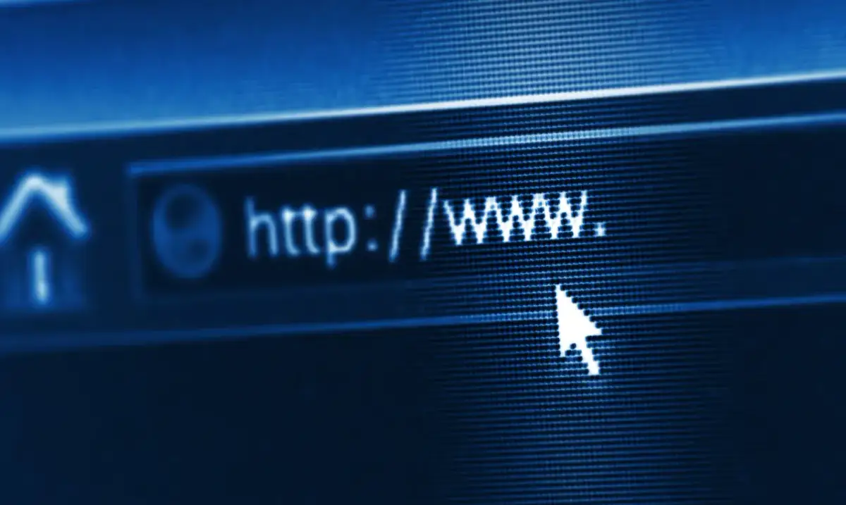 Jak zarabiać na domenach internetowych: sprawdzone metody i strategie