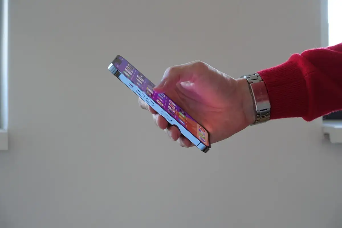 Wymiana baterii iPhone 13 w Applefix