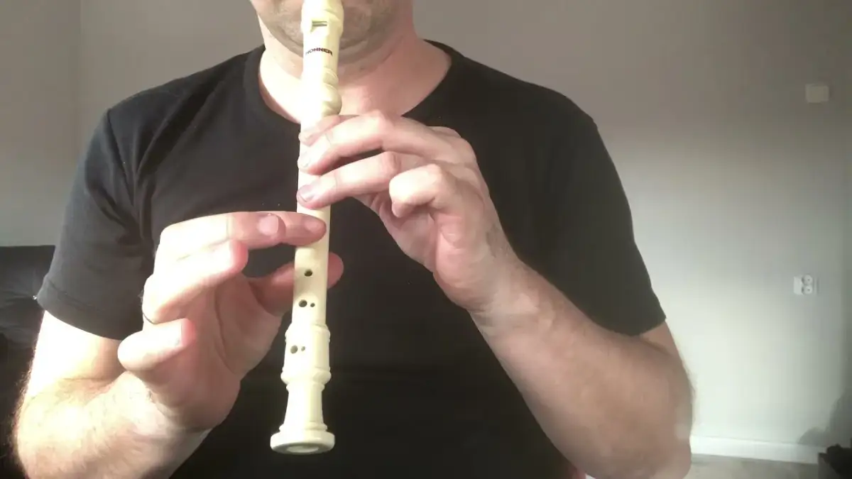 Jak zagrać na flecie Sto lat - łatwe nuty i wskazówki dla każdego