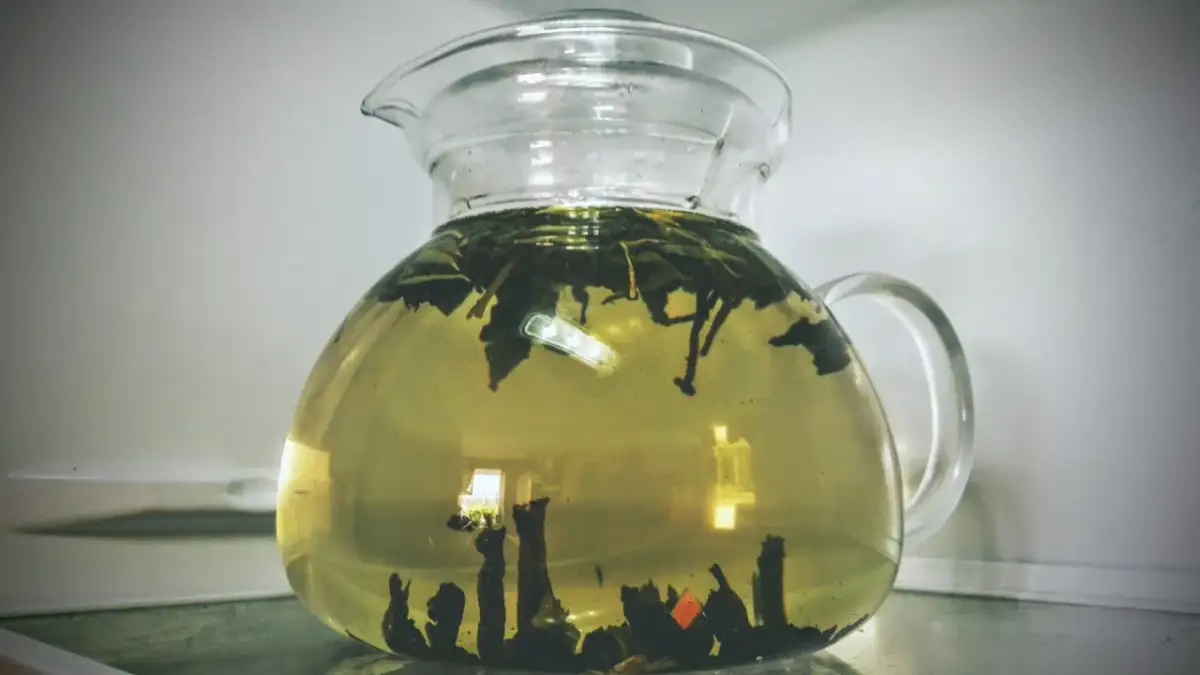 Herbata na zimno jak zrobić: orzeźwiające przepisy na lato