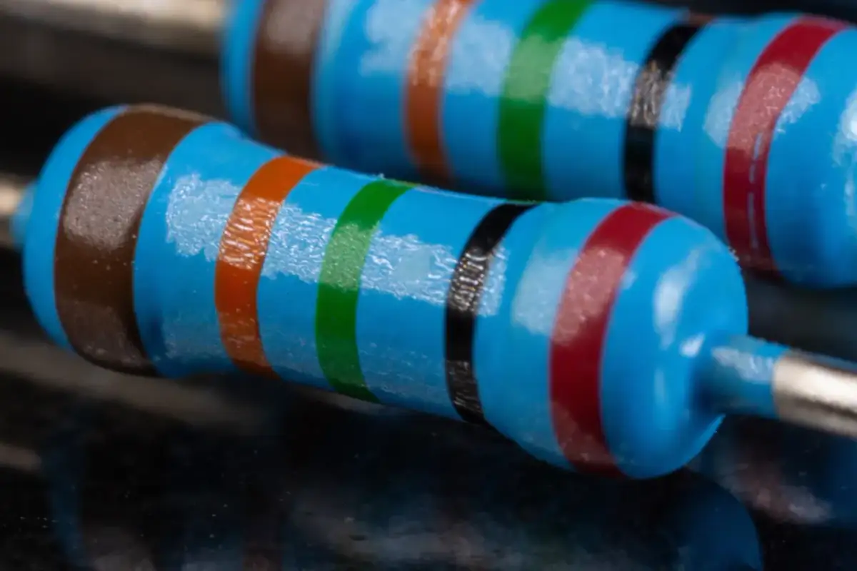 Jak odczytywać oznaczenia rezystorów? Praktyczny poradnik