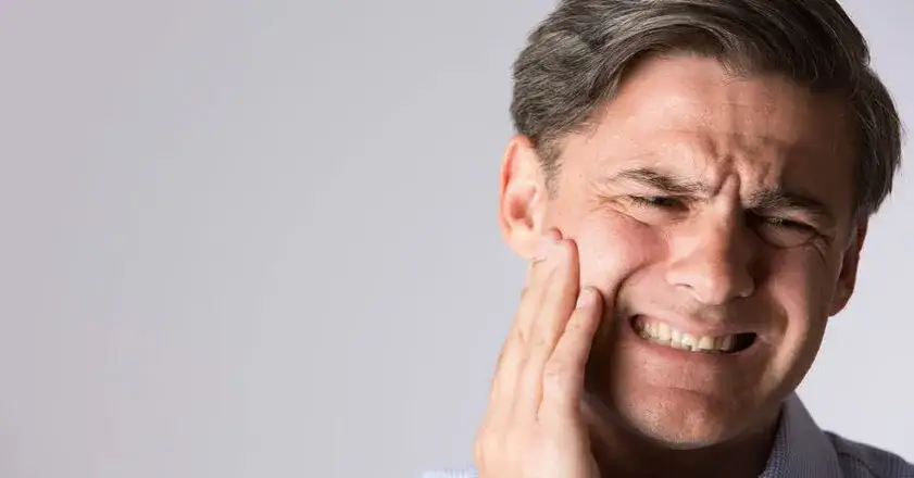 Co na opuchliznę zęba – domowe sposoby i kiedy pilnie odwiedzić dentystę