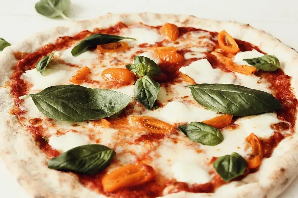 Pizza neapolitańska czym się różni od innych rodzajów pizzy?