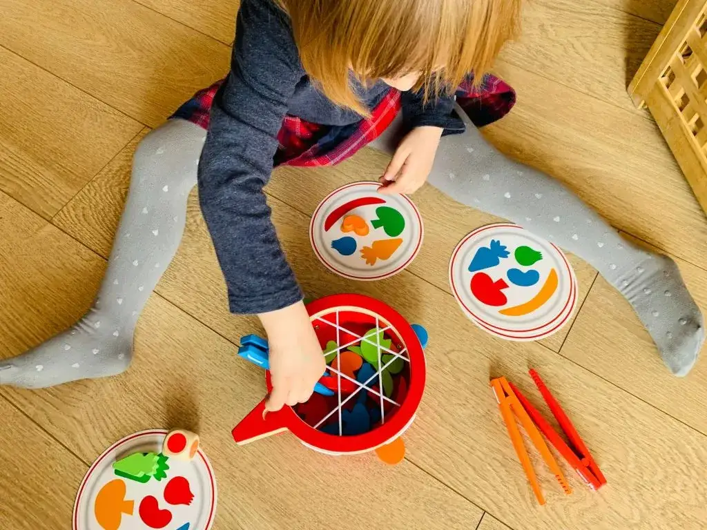 Tanie zabawki dla 4 latka: rozwój i zabawa w przystępnej cenie