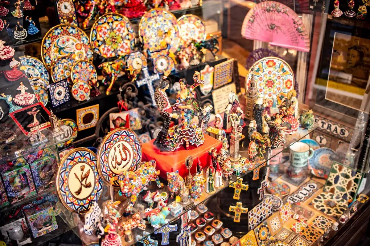 Co warto przywieźć z Hiszpanii? Odkryj najlepsze pamiątki i smaki