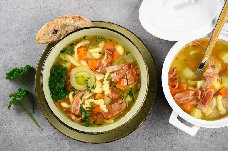 Jak zrobić zacierkę do zupy - prosta receptura na pyszny dodatek