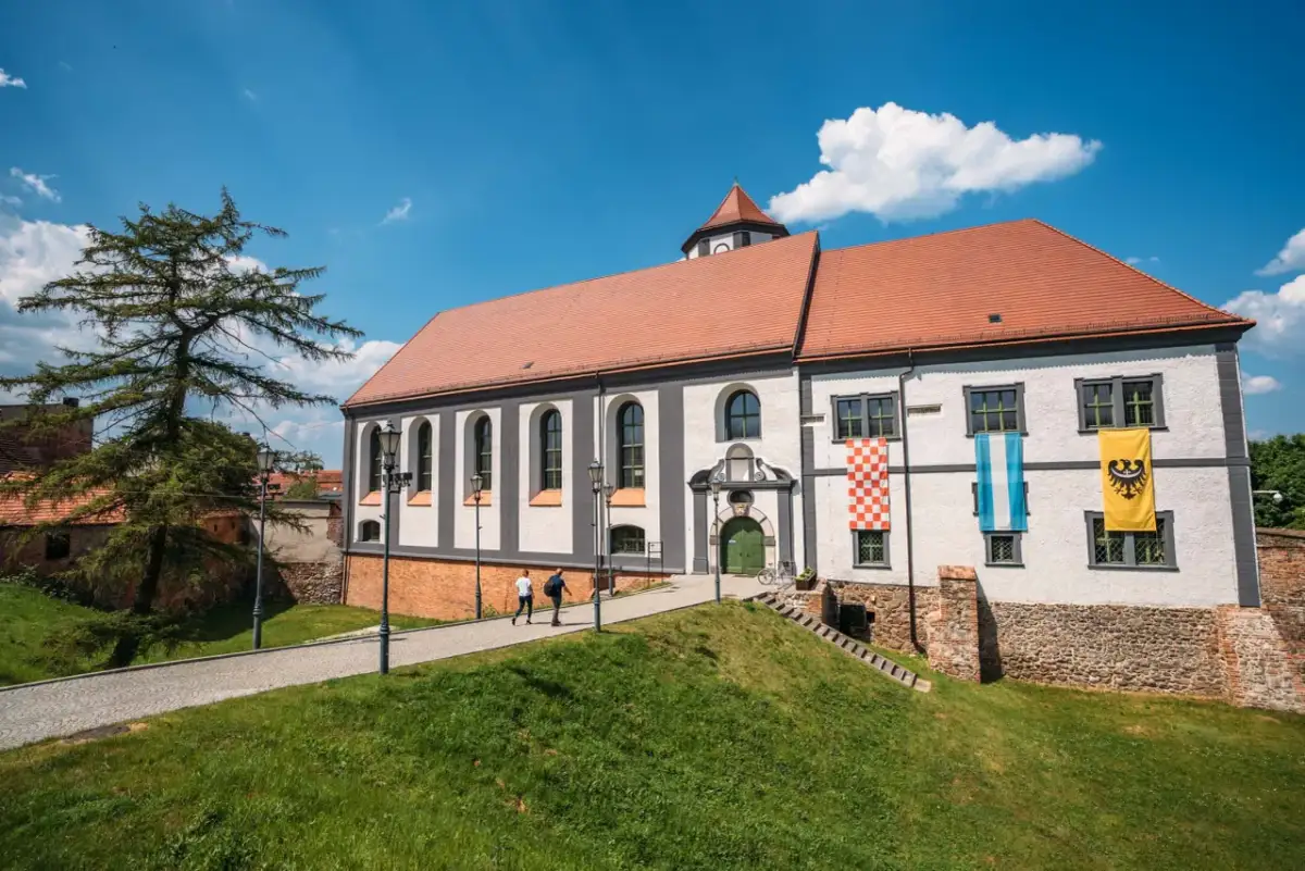 Zamek w Kożuchowie: Fascynująca historia i tajemnice warowni