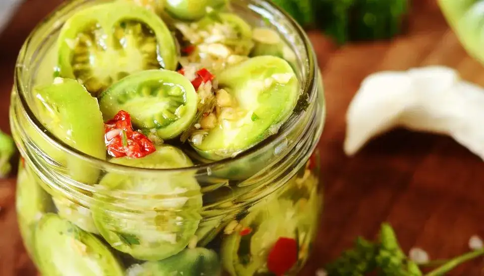 Jak zrobić sałatkę z zielonych pomidorów - proste i smaczne przepisy