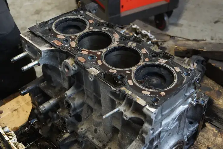 Koszt wymiany uszczelki pod głowicą: wszystkie ukryte opłaty i ceny 2025