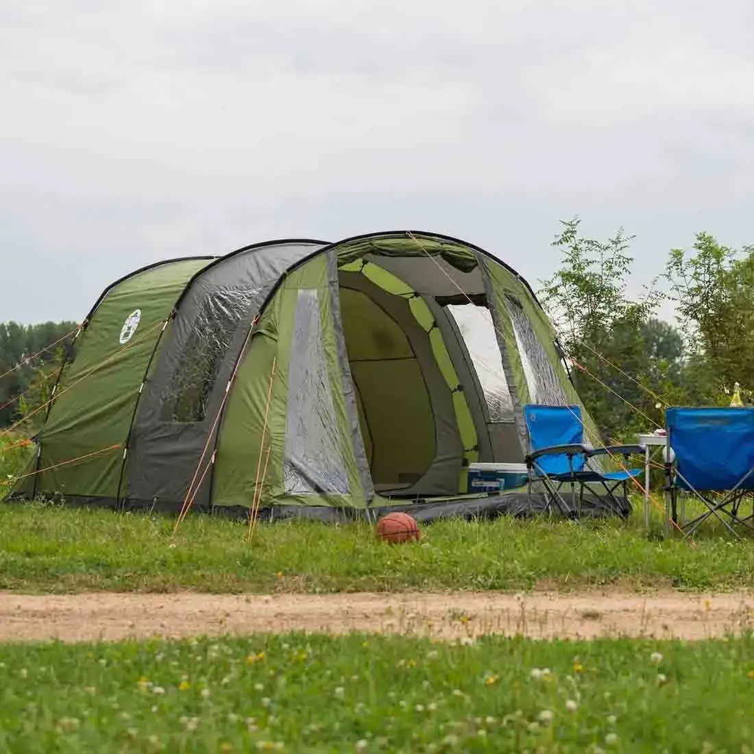 Ile kosztuje namiot 4-osobowy? Porównanie cen i najlepsze oferty