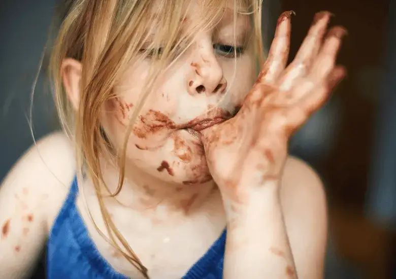 Skuteczne sposoby na to, jak usunąć plamę z lodów czekoladowych