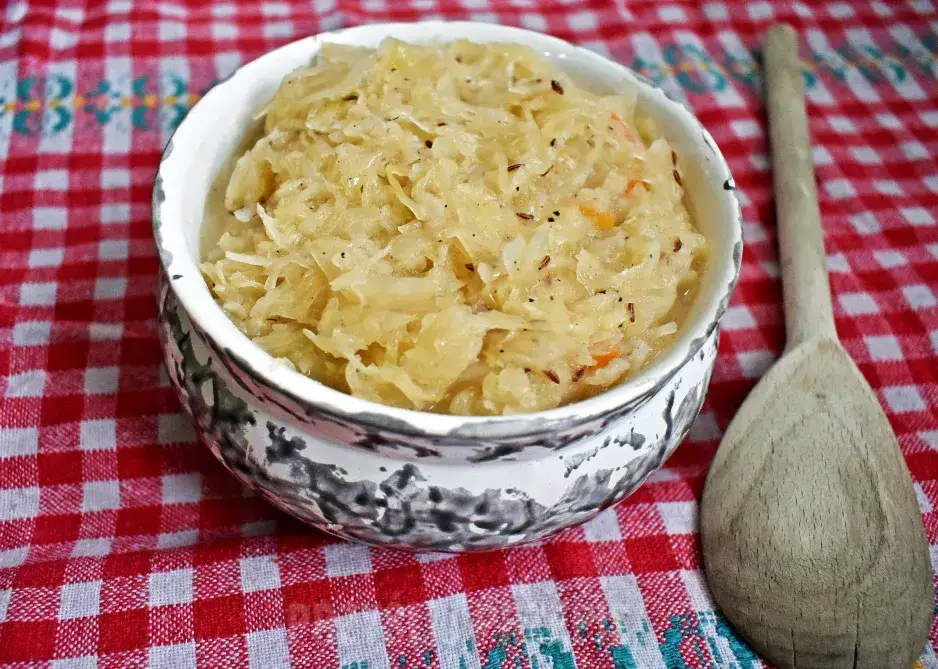 Co zrobić z kapustą kiszoną? Przepisy na pyszne dania i inspiracje