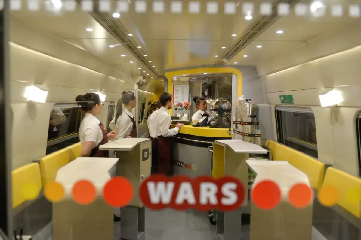 Czy można pić piwo w pociągu? Oto zasady, które musisz znać