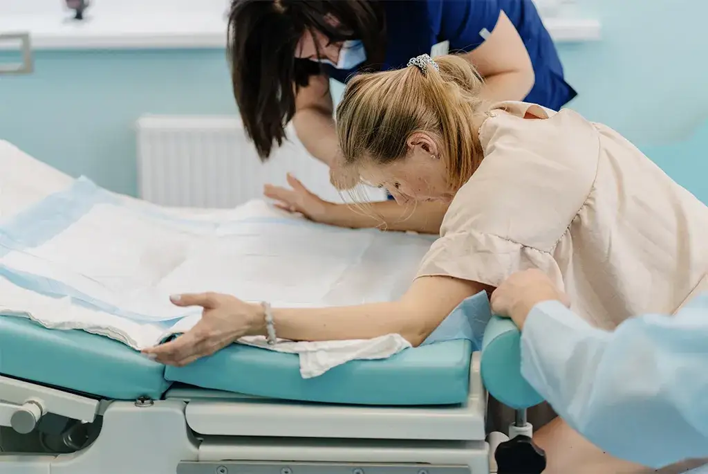 Czy podczas porodu można się posikać? Co warto wiedzieć o tym?