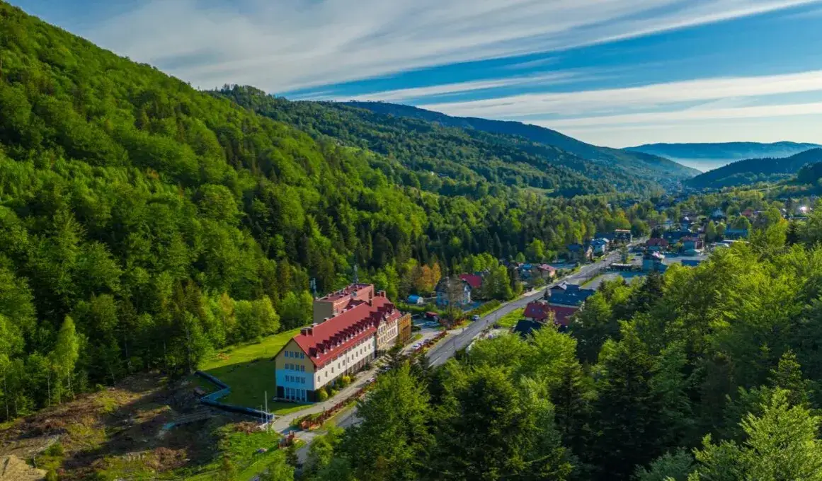 Szczyrk nocleg – jak wybrać bazę pod letnie wędrówki i wypady rowerowe?