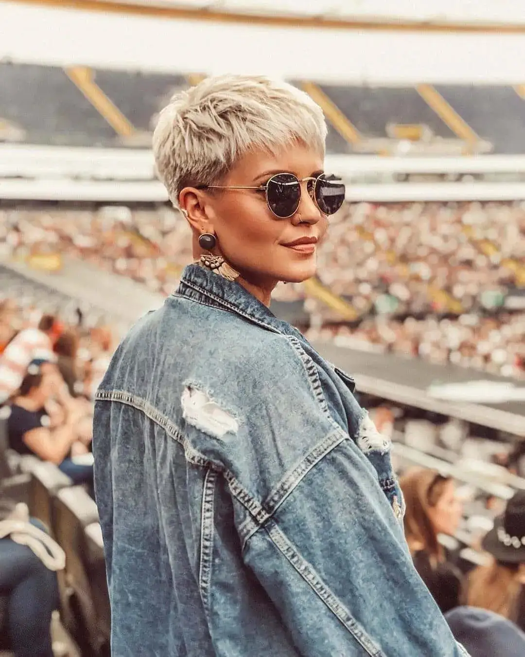 Jak wygląda fryzura pixie cut? Zobacz różne style i porady