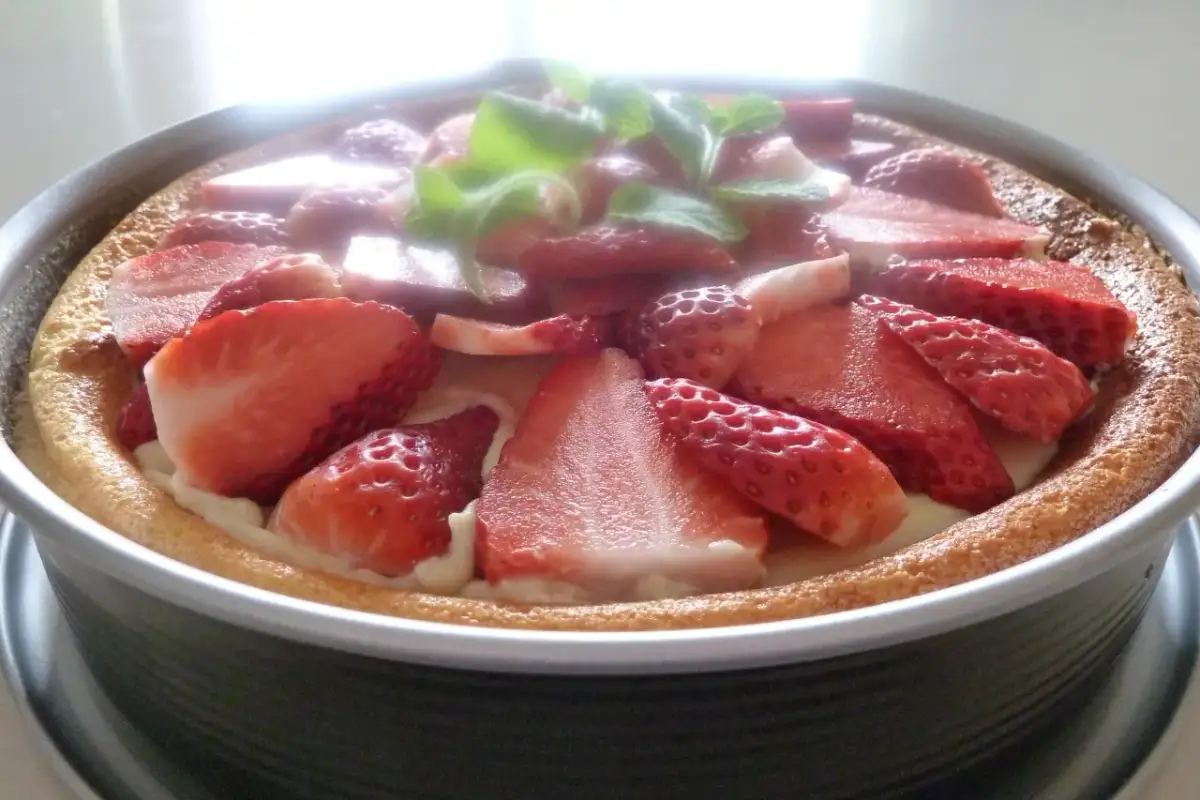 Dlaczego sernik jest mokry? Odkryj przyczyny i skuteczne rozwiązania