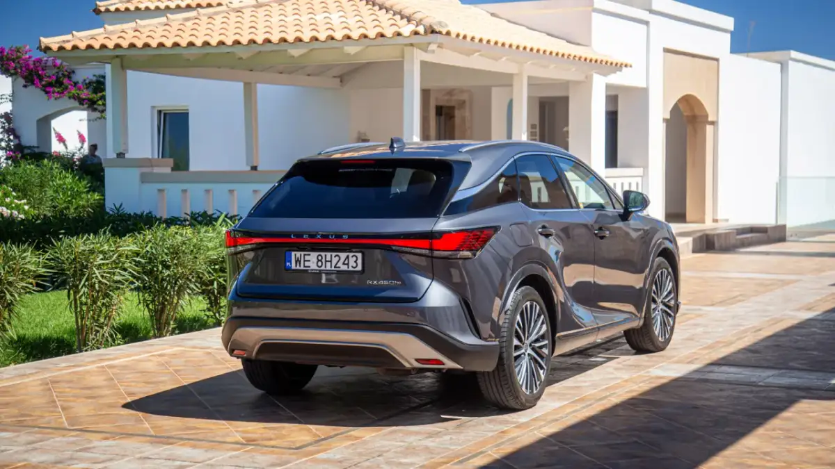 Najlepsze hybrydy plug-in: Które modele warto kupić dla oszczędności paliwa?