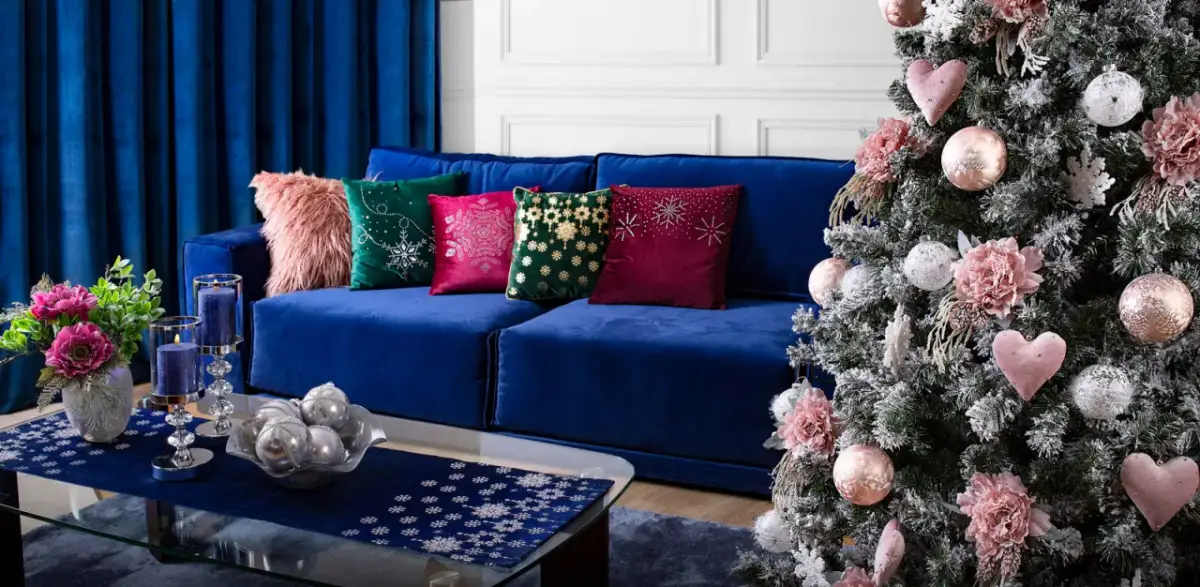 Jak udekorować salon na Boże Narodzenie: 6 inspirujących pomysłów na święta