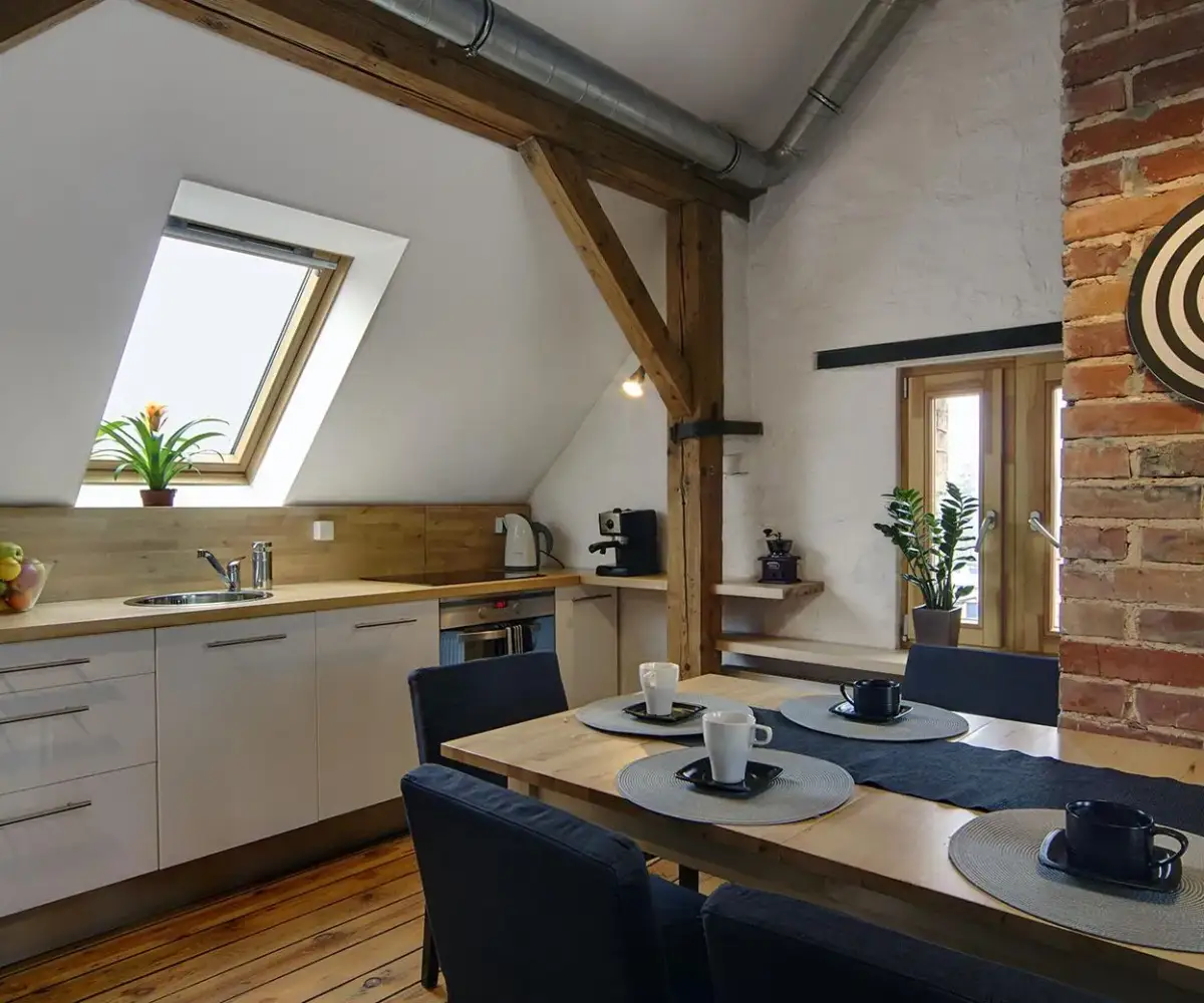 Jak urządzić kuchnię ze skosami - praktyczne pomysły i błędy do uniknięcia