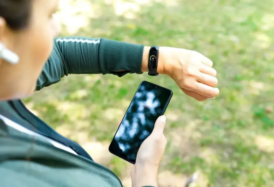 Gdzie kupić opaskę kontrolującą reakcje kierowcy i nie przepłacać