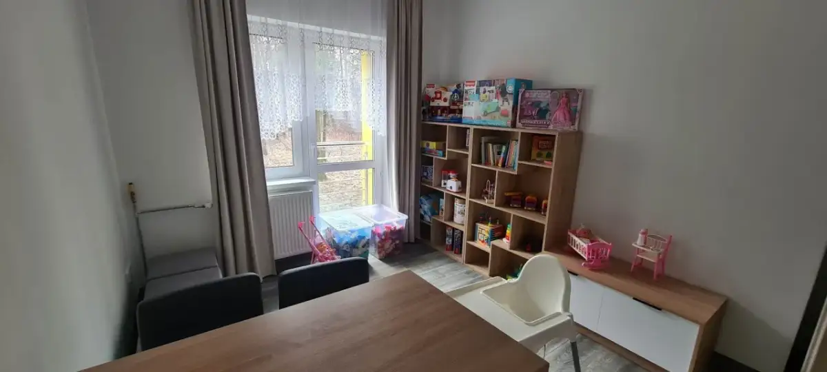 Dom samotnej matki: jak wygląda życie i wsparcie w placówce