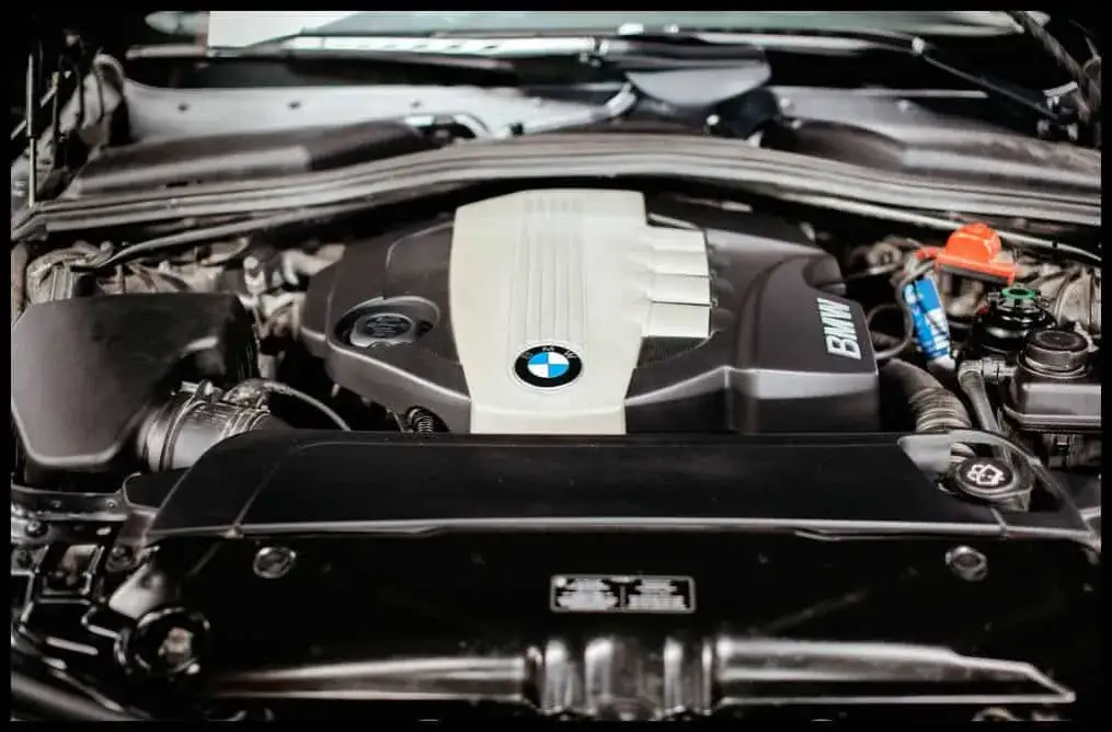 BMW E60: Jaki silnik wybrać, aby uzyskać najlepsze osiągi i ekonomię?