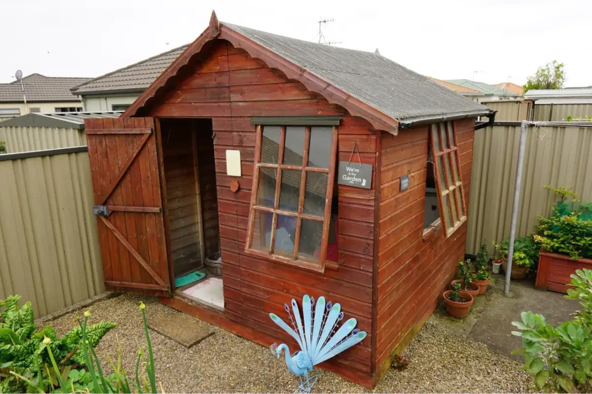 Domki ogrodowe — co warto wiedzieć przed ich postawieniem